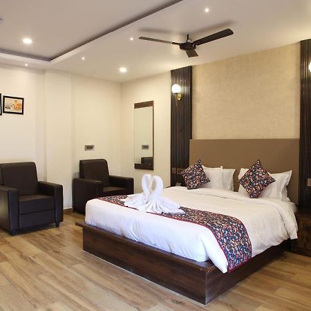 Dakshin Suites Srikakulam Bagian luar foto